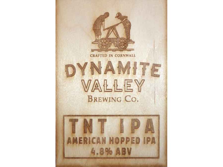 American Style IPA. Hop and pine notes on the nose, with a light amber hue and a peach and grapefruit taste.